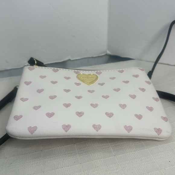 Luv Betsey by Betsey Johnson wristlet / crossbody bag white/pink hearts NWOT! - Picture 5 of 10